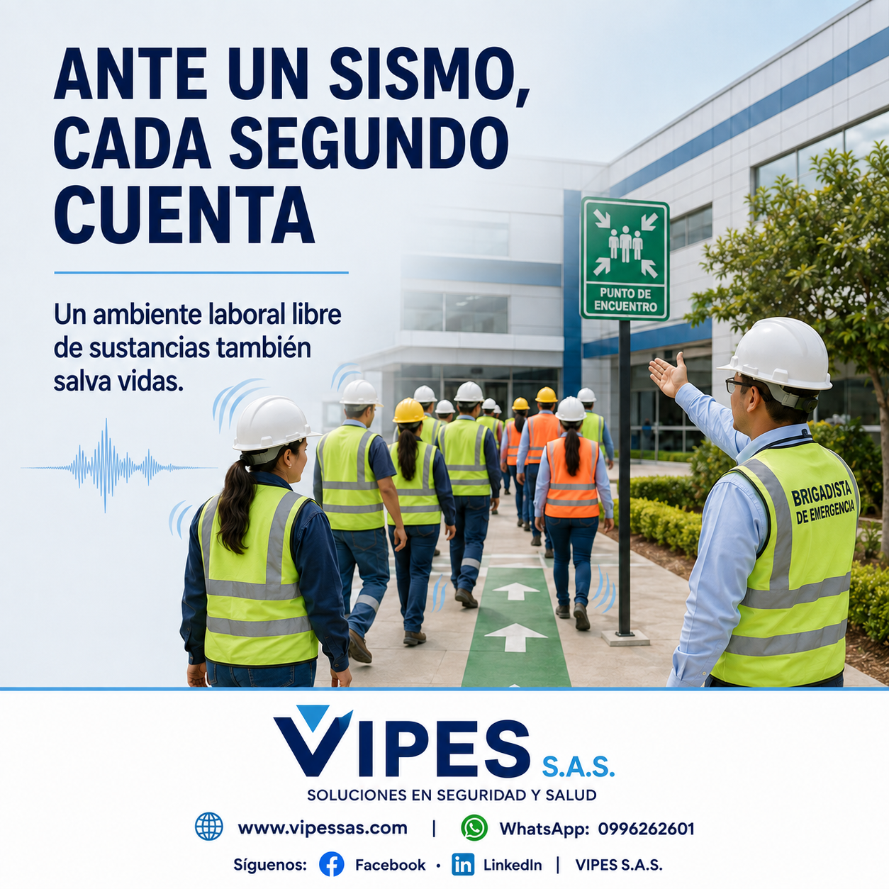 Personal empresarial evacuando hacia el punto de encuentro durante un sismo